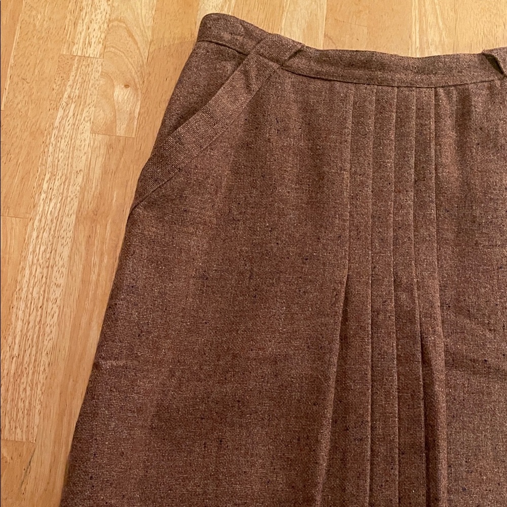 Daniel Hechter Brown Wool Tailored Midi Skirt with Front Pleats Size 10. - Picture 3 of 5